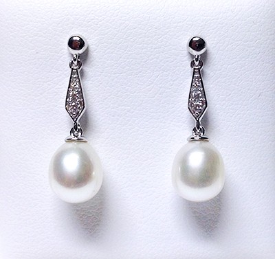 'Ikecho Pearls' 9ct White Gold Diamond & Freshwater Pearl Drop Earrings
