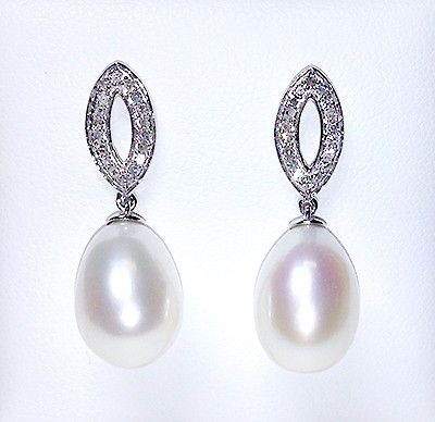 'Ikecho Pearls' 9ct White Gold Diamond & Freshwater Pearl Drop Earrings